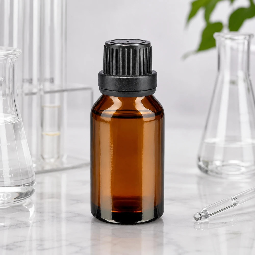 Butelka apteczna o pojemności 30 ml, z brązowego szkła, z czarnym zamknięciem OV 11 mm; środowisko laboratoryjne z kolbą Erlenmeyera