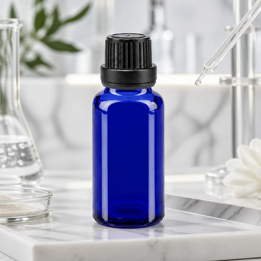 Butelka apteczna niebieska 20ml kroplówka v. Pr. 2mm czarny OV Kobaltowo-niebieska buteleczka z zakraplaczem o pojemności 20 ml, z zamknięciem OV i otworem o średnicy 2 mm, umożliwiającym precyzyjne dozowanie