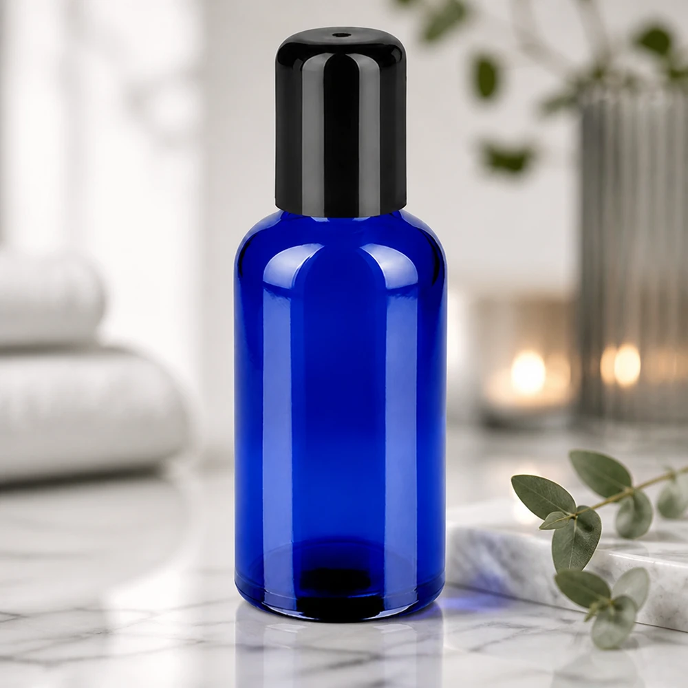 Praktyczna butelka roll-on STD BlueLine UT18/50 o pojemności 50 ml z ergonomicznym czarnym aplikatorem