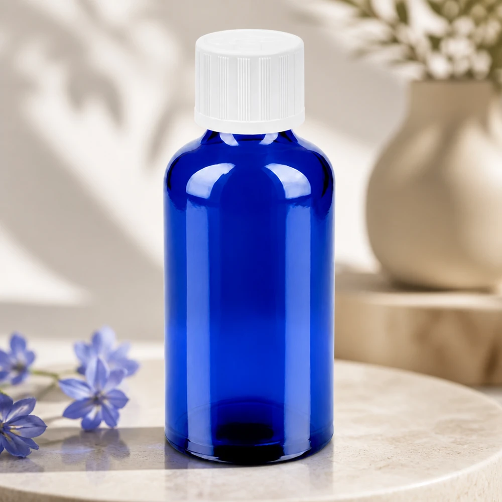 Butelka 50 ml 11 mm SV biała STD KiSi BlueLine UT18/50 Kompaktowa szklana butelka o pojemności 50 ml w jasnoniebieskim kolorze z białą nakrętką do precyzyjnego dozowania