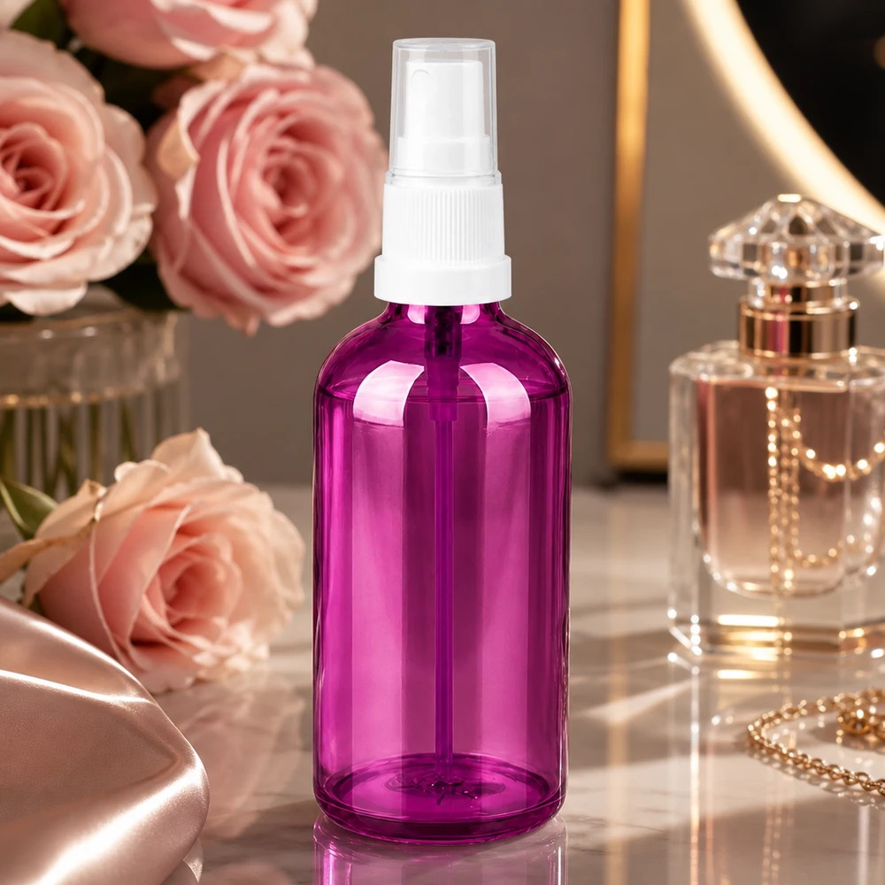 Butelka z rozpylaczem 100 ml biała/przezroczysta Standard PurpleLine UT18/100 Fioletowa butelka kosmetyczna 100 ml z praktycznym rozpylaczem do toniku do twarzy i toniku