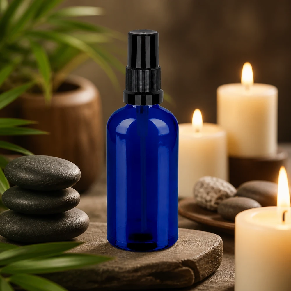 100 ml butelka ze spryskiwaczem czarna STD BlueLine UT18/100 Elegancka niebieska butelka z rozpylaczem o pojemności 100 ml i ergonomicznym kształcie - idealna do zastosowań wellness i spa