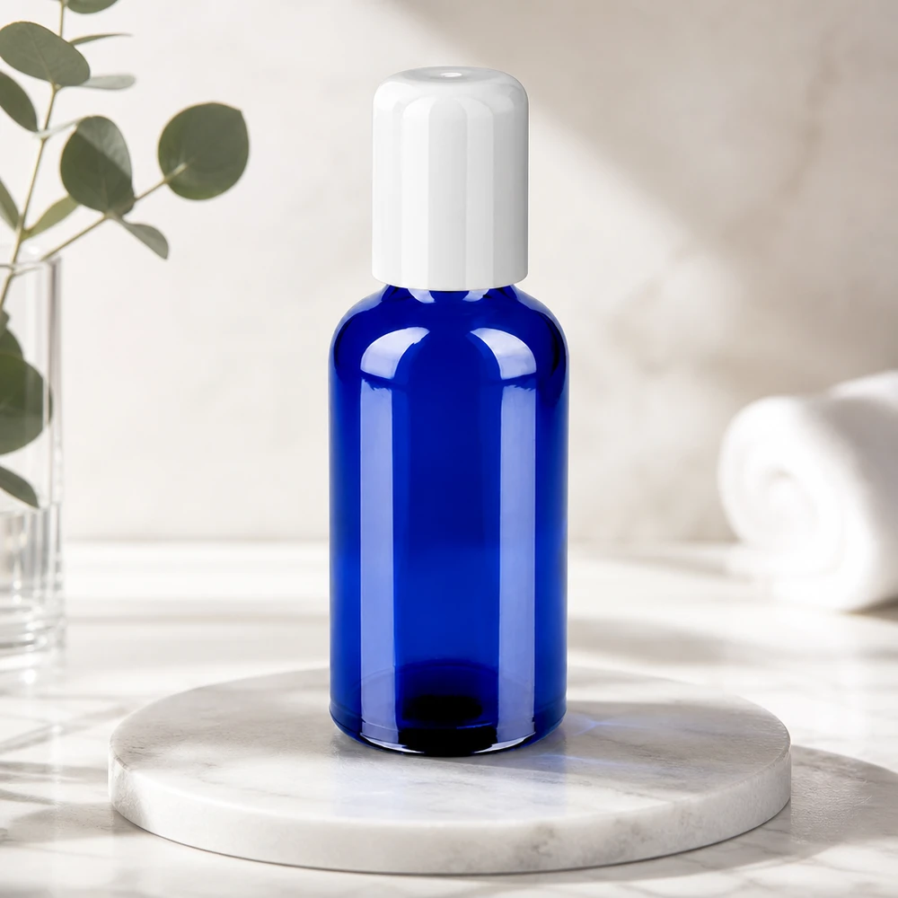 Butelka roll-on 50 ml biała STD BlueLine UT18/50 Kobaltowo-niebieska szklana butelka roll-on STD BlueLine o pojemności 50 ml z białą nakrętką do użytku mobilnego