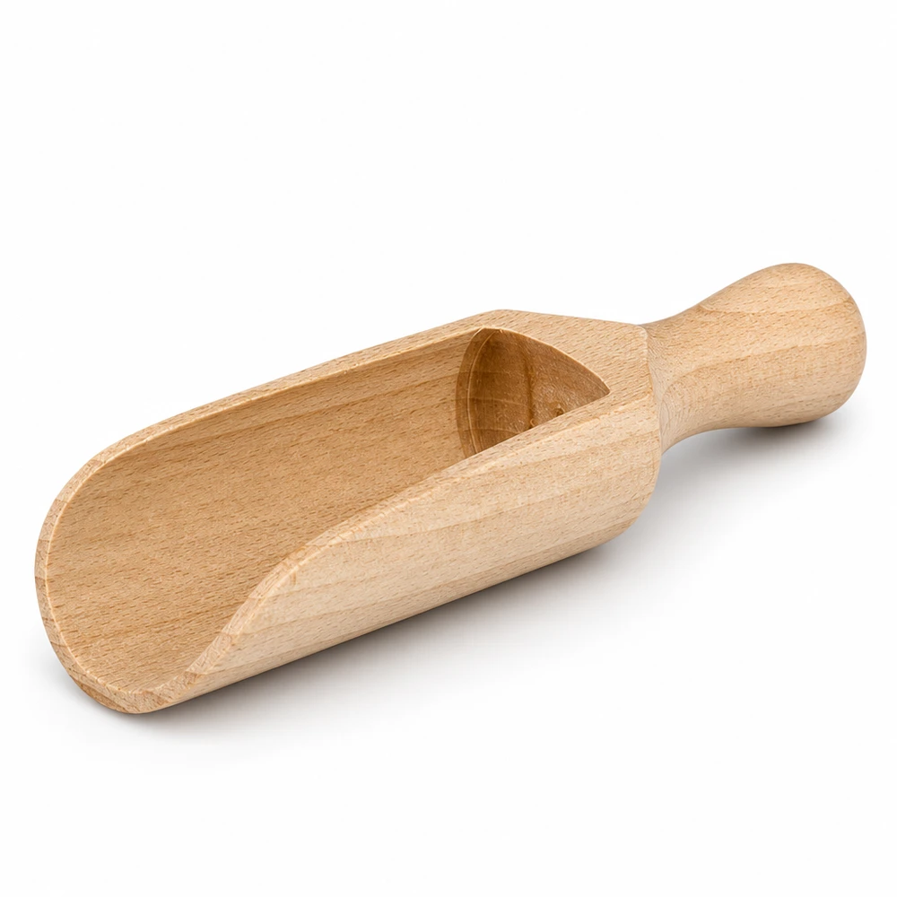 Drewniana łopata M 14 cm z widocznym usłojeniem drewna i ergonomicznym uchwytem zapewniającym optymalny chwyt