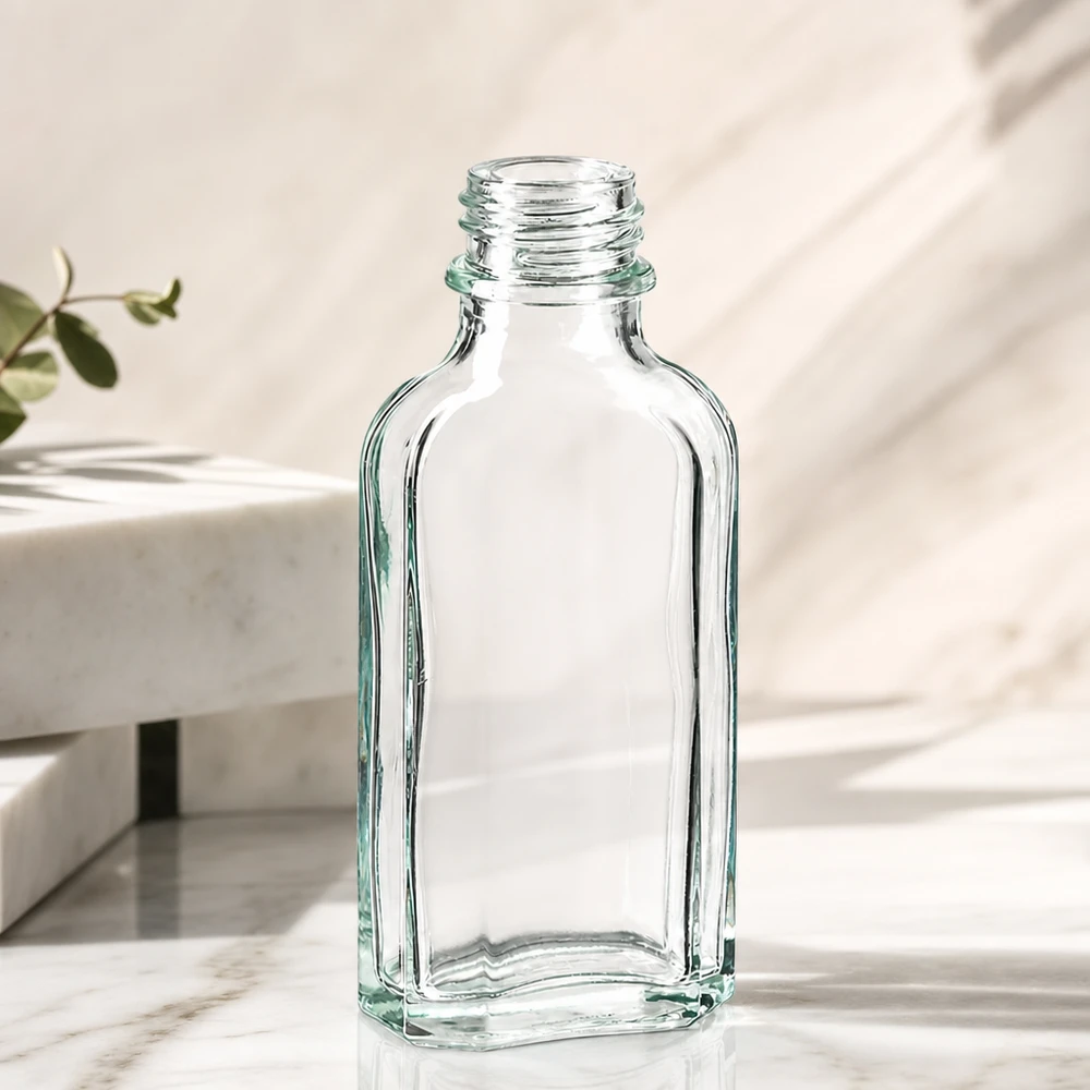 Butelka Meplat 50 ml przezroczysta DIN22 Przezroczysta butelka z płaskim dnem o pojemności 50 ml z gwintem DIN22, przeznaczona do olejków eterycznych i kosmetyków