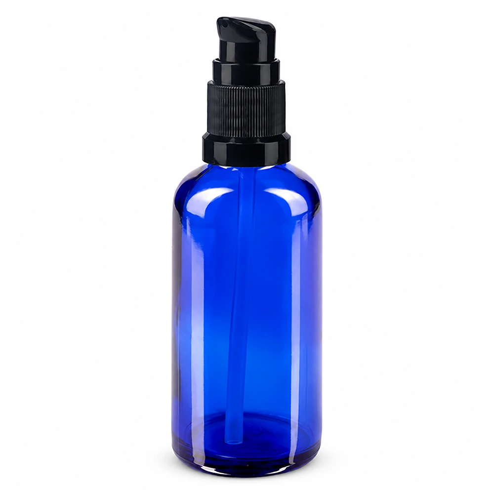 Butelka apteczna niebieska 50ml zakrętka z pompką czarna St Niebieska szklana butelka o pojemności 50 ml z czarną pompką, przeznaczona dla aptek i branży kosmetycznej