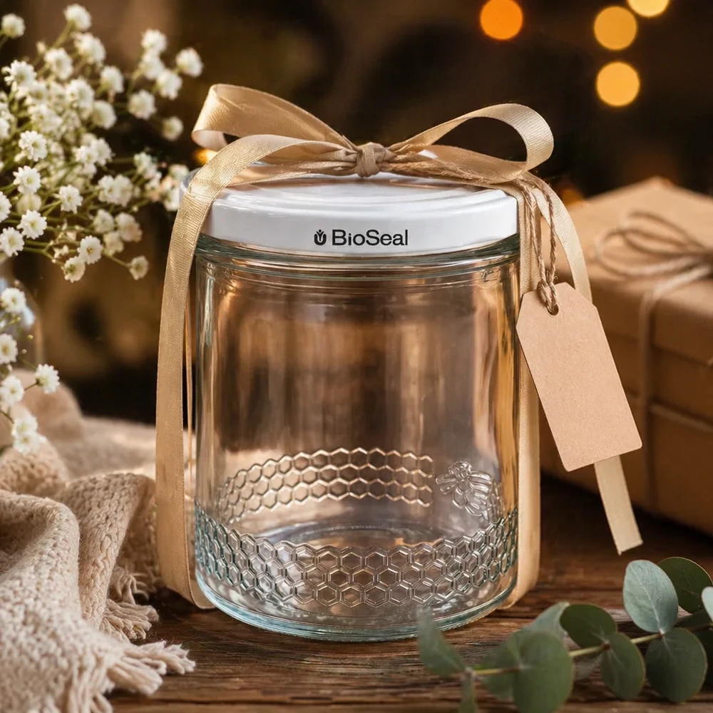 560g Honigglas + BioSeal Deckel weiß UNiTWIST 400 ml pusty słoik na miód z białą pokrywką BioSeal jako prezent ozdobiony złotą kokardką i zawieszką