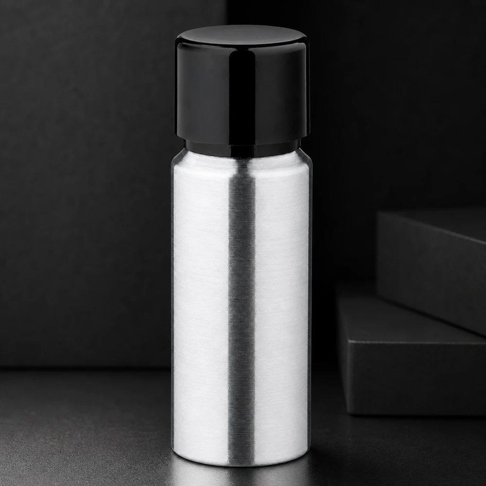 Cylindryczna aluminiowa butelka 20 ml z polerowaną powierzchnią i czarną zakrętką do produktów płynnych