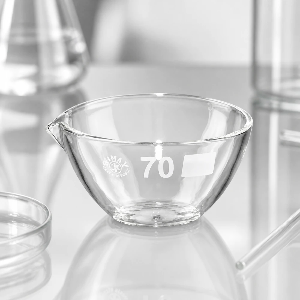 Kompaktowe naczynie laboratoryjne 60 ml z praktyczną wylewką i średnicą 70 mm wykonane z wytrzymałego szkła borokrzemowego