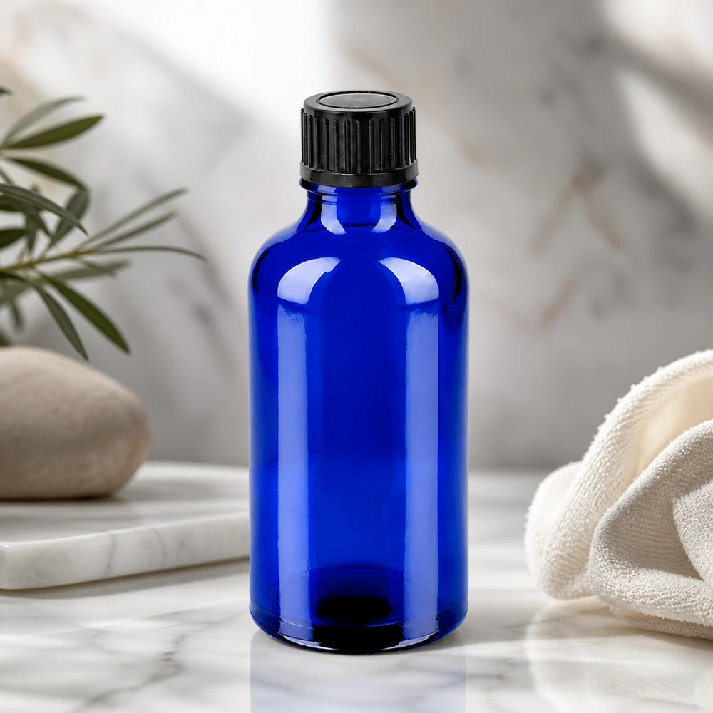 Kompaktowa szklana butelka o pojemności 50 ml w eleganckim kolorze kobaltowego błękitu, idealna do serum i esencji.