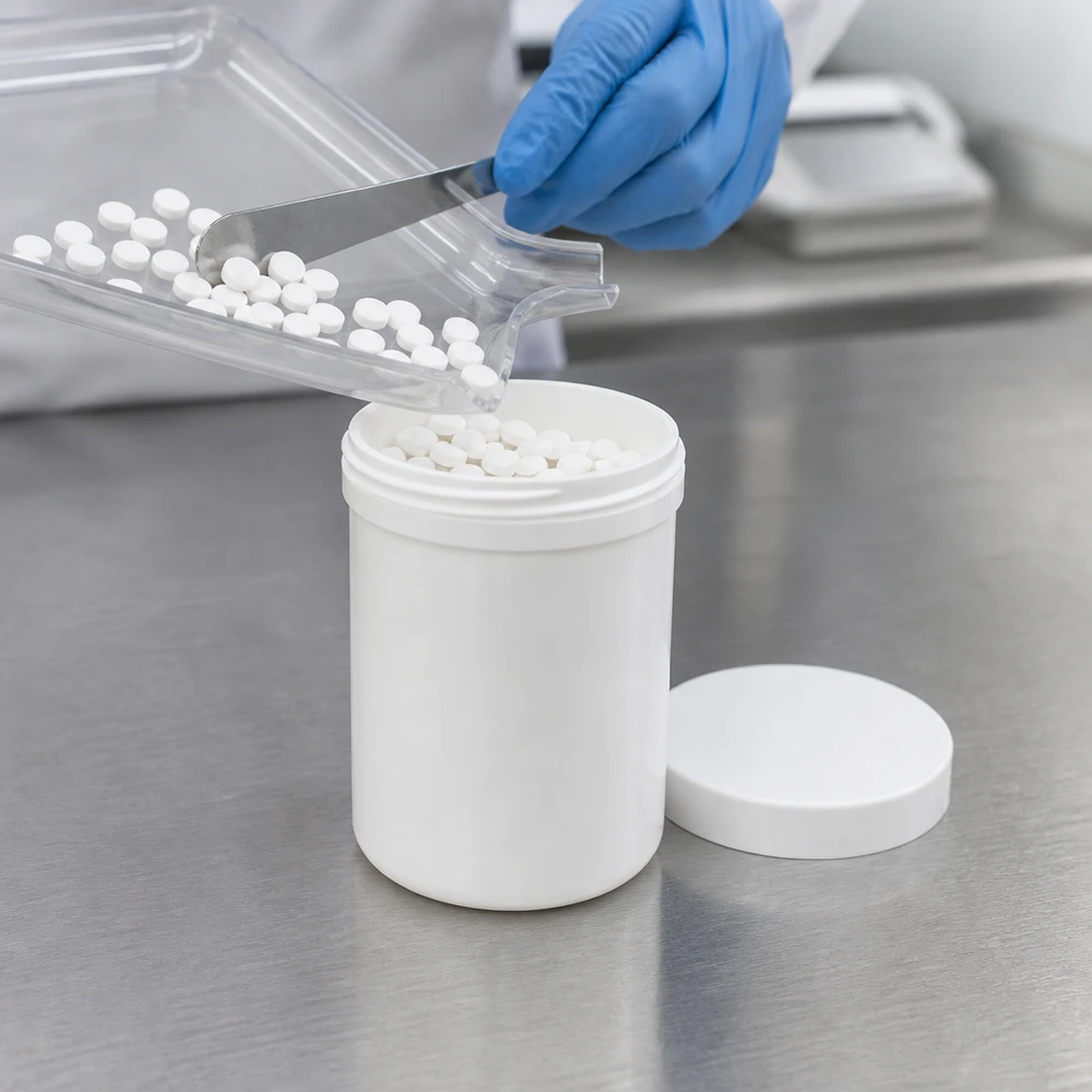 Pakowanie farmaceutyczne tabletek do białych słoików na maści z PP o pojemności 150 g z zakrętką