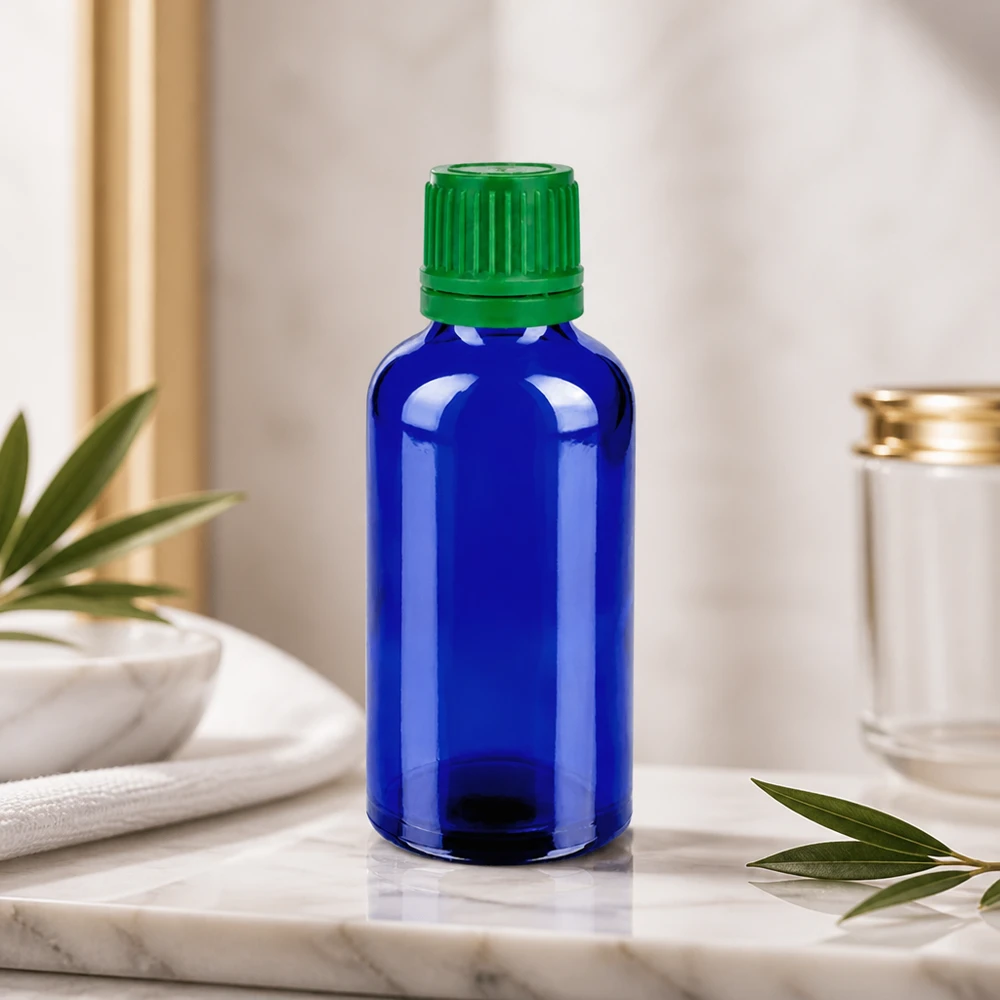Wytrzymała szklana butelka o pojemności 50 ml z zieloną zakrętką do zastosowań kosmetycznych i wellness