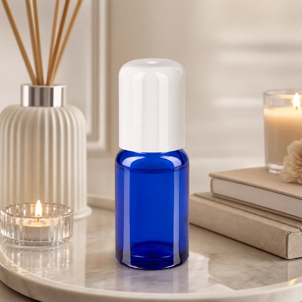 Butelka roll-on 10 ml biała STD BlueLine UT18/10 Poręczna butelka roll-on o pojemności 10 ml z praktyczną białą nakrętką ułatwiającą dozowanie.
