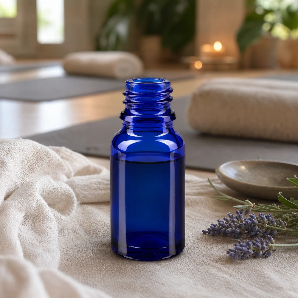Butelka z zakraplaczem 10 ml DIN 18 NIEBIESKIE SZKŁO Kompaktowa butelka apteczna ApoGlas 10 ml w eleganckim niebieskim kolorze do zastosowań w aromaterapii