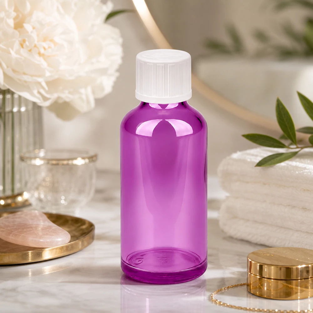 Butelka z zakraplaczem 50 ml 1,2 mm biała Standardowy, zabezpieczony przed dziećmi PurpleLine.UT18/50 Elegancka butelka z zakraplaczem o pojemności 50 ml w kolorze fioletowym o smukłym kształcie, zapewniająca stylową prezentację produktu.