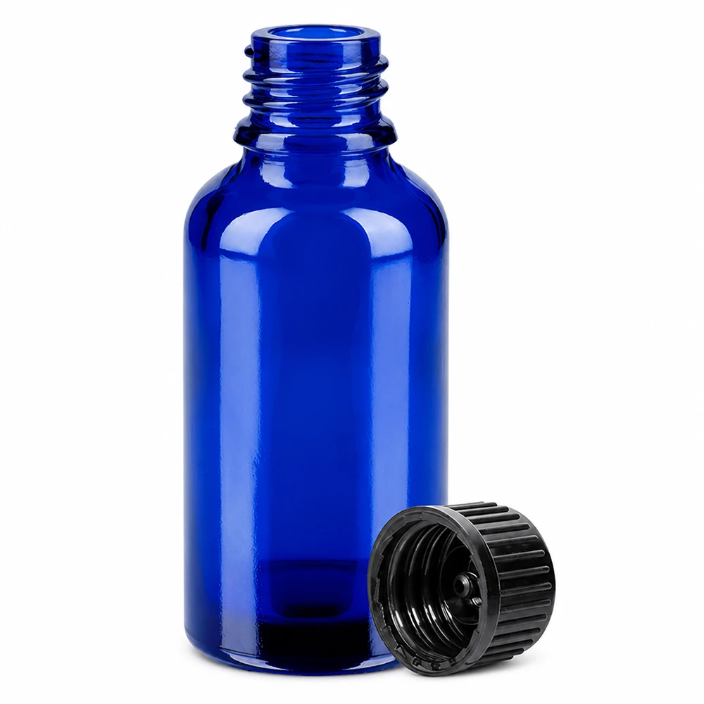 Butelka 30 ml, 11 mm SV, czarna STD BlueLine UT18/30 Mała szklana butelka o pojemności 30 ml w kolorze kobaltowego błękitu z prążkowaną czarną zakrętką do precyzyjnego dozowania.