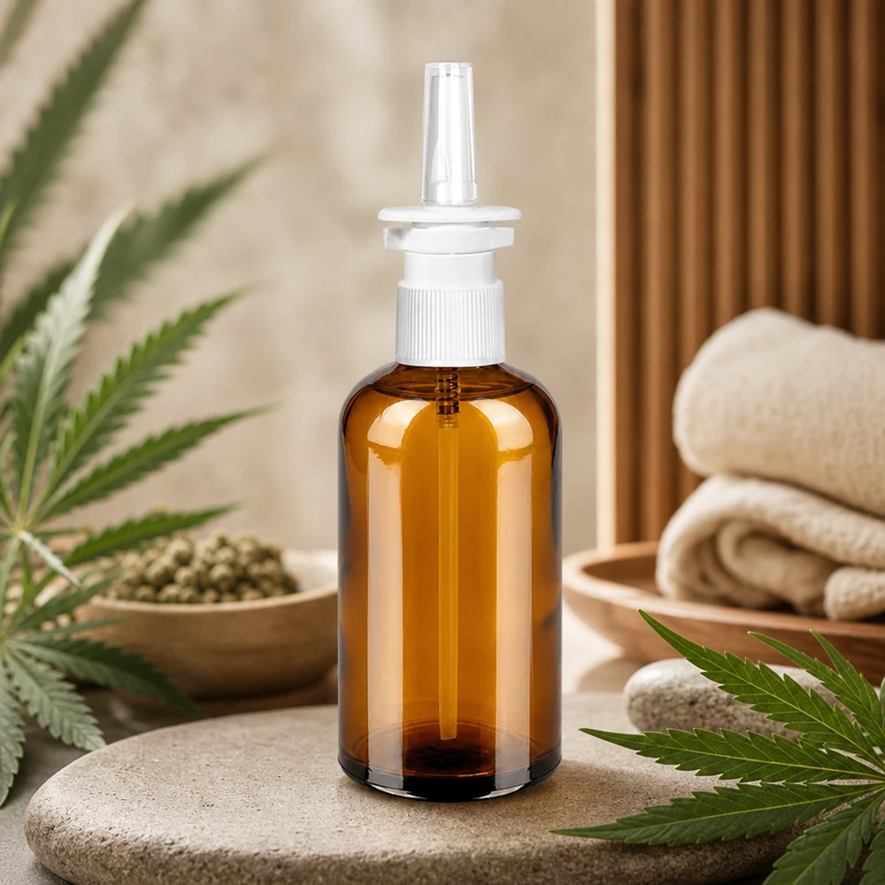 Pusta szklana butelka 100 ml w kolorze brązowym z rozpylaczem do samodzielnej produkcji aerozolu do nosa w domu