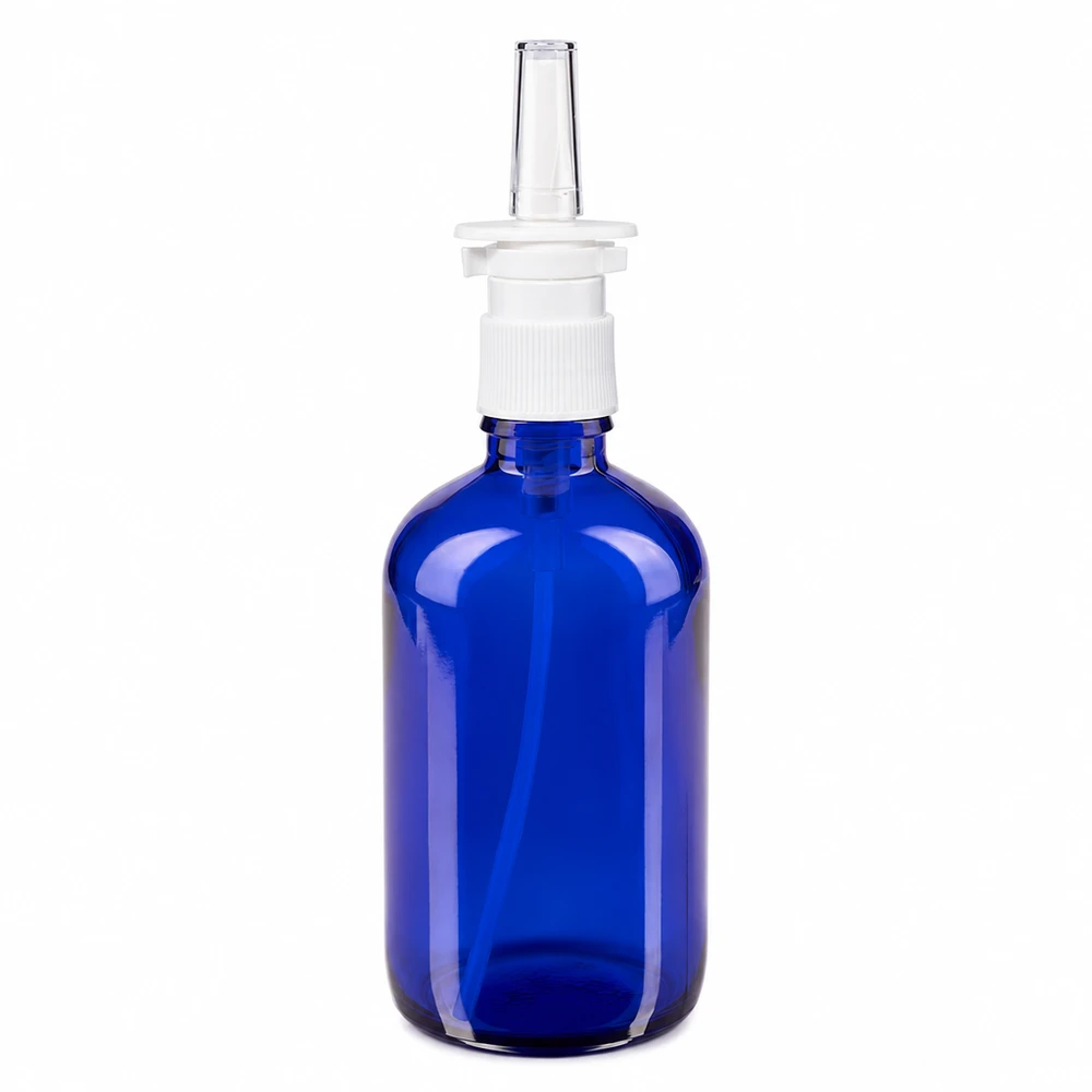 Butelka apteczna niebieska 100ml atomizer do nosa biały St Niebieska butelka na spray do nosa o pojemności 100 ml, wykonana ze szkła aptecznego, z białą nasadką rozpylającą i przezroczystą dyszą