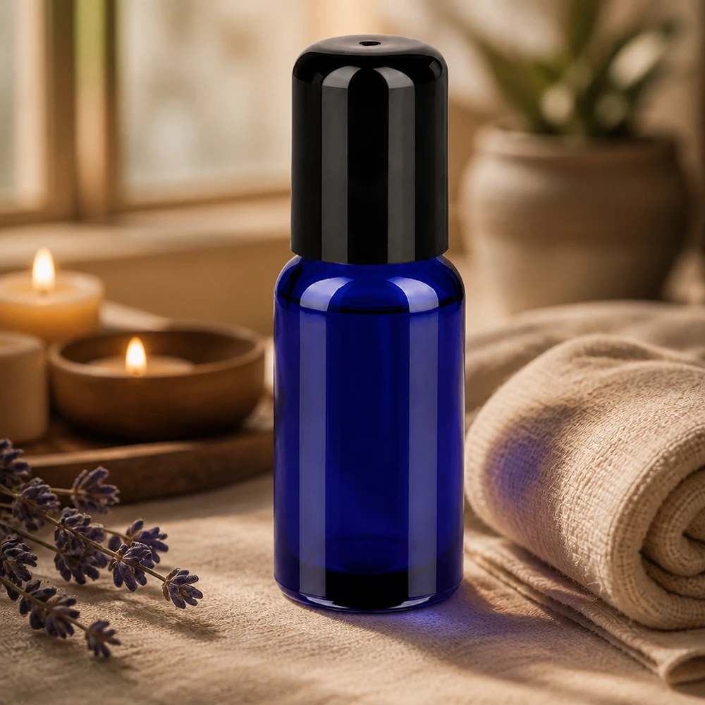 Butelka roll-on 20 ml czarna STD BlueLine UT18/20 Wysokiej jakości butelka typu roll-on STD BlueLine UT18/20 o pojemności 20 ml wykonana z wytrzymałego szkła w eleganckim kolorze kobaltowego błękitu.