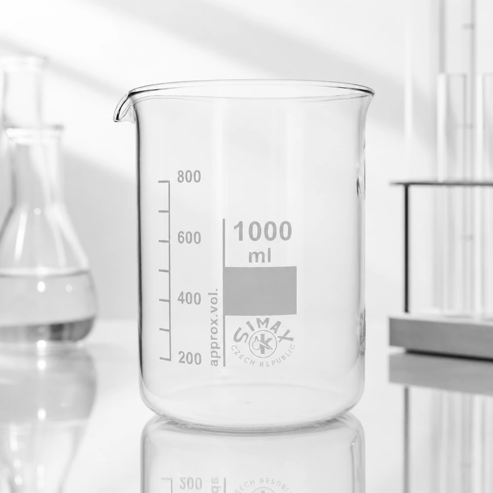 Przezroczysta zlewka 1000 ml z dziobkiem do nalewania i oznaczeniami objętości do precyzyjnych pomiarów