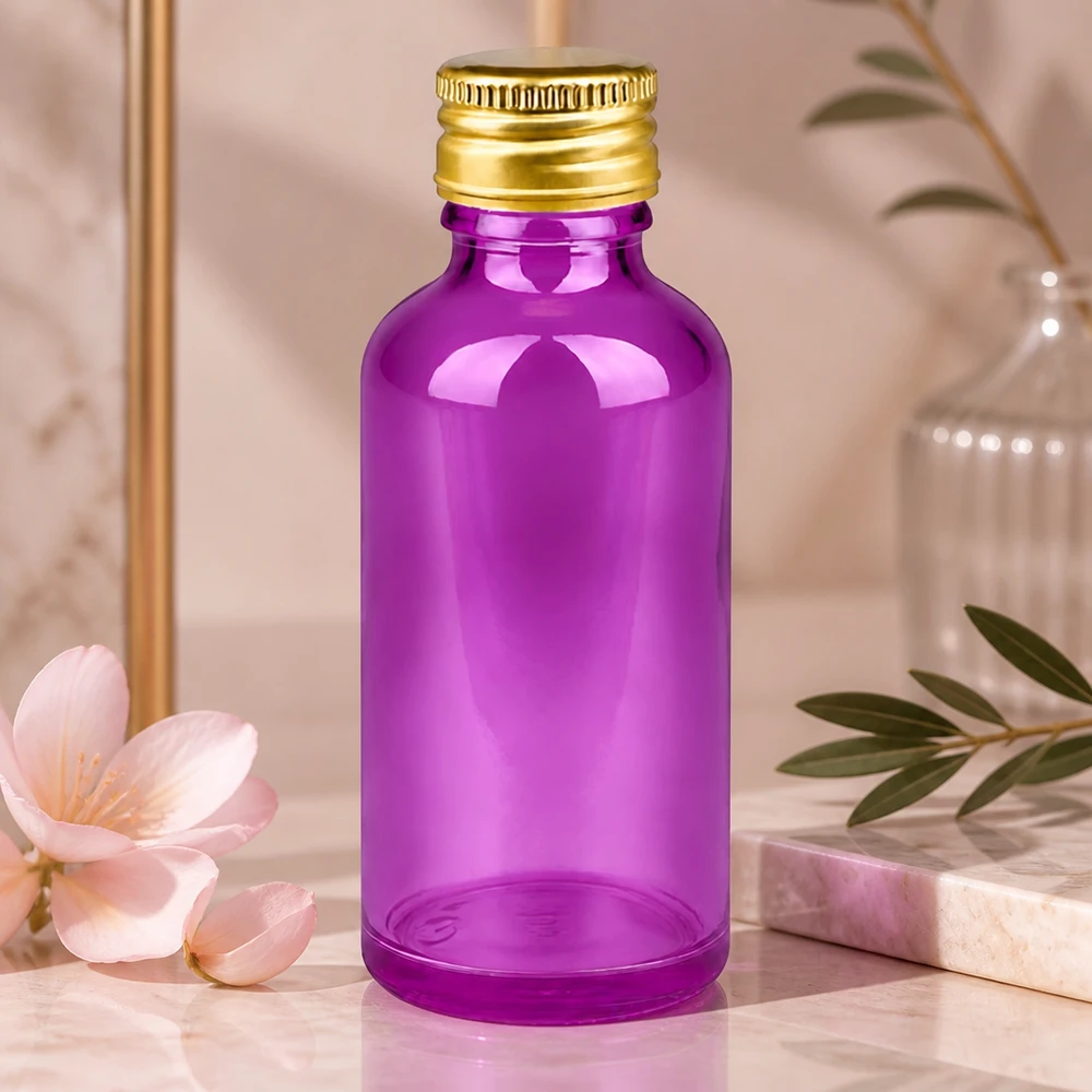 Butelka 50ml 11mm zakrętka aluminiowa złoty standard PurpleLine. UT18/50 Elegancka fioletowa szklana butelka o pojemności 50 ml z błyszczącą powierzchnią i ozdobną złotą nakrętką