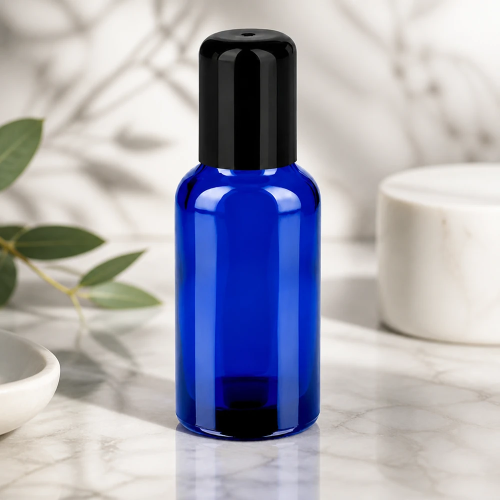 Butelka roll-on 30 ml czarna STD BlueLine UT18/30 Wysokiej jakości butelka roll-on o pojemności 30 ml wykonana z niebieskiego szkła z praktycznym czarnym aplikatorem STD BlueLine