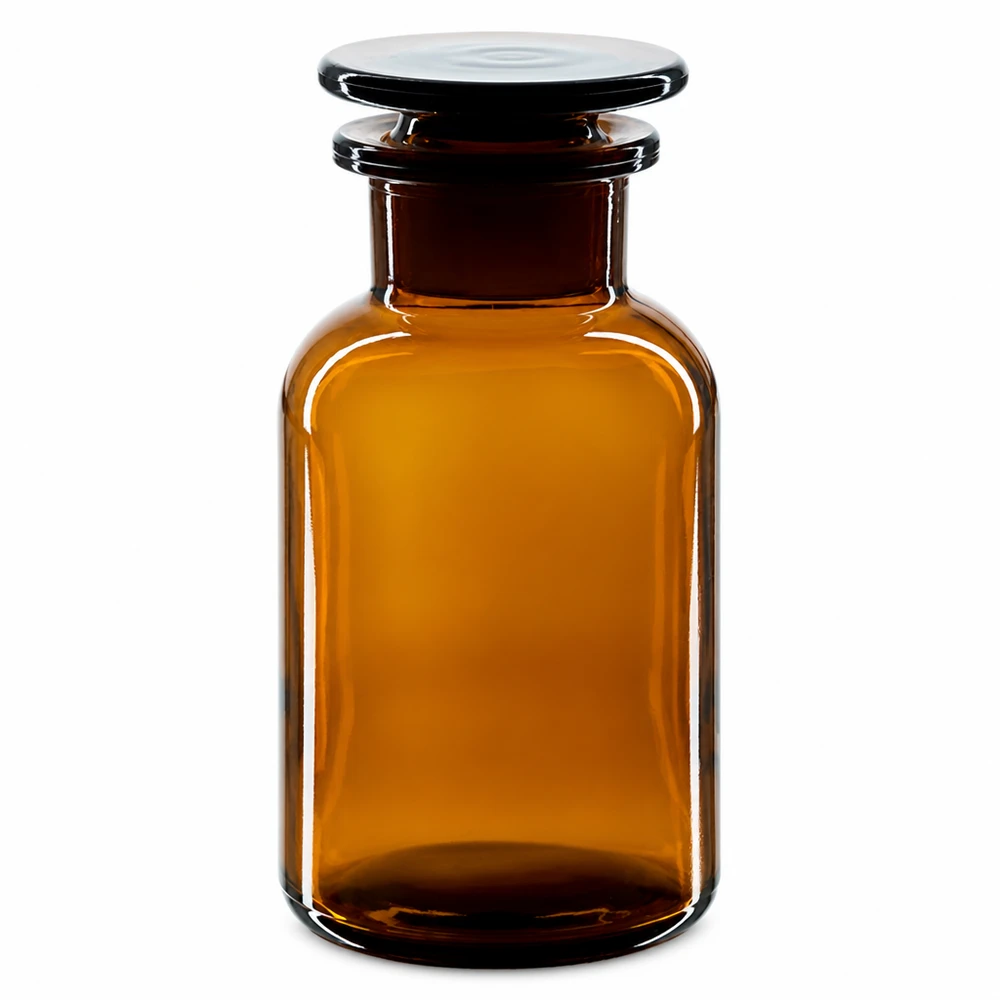 Okrągła butelka na ramię 250 ml z brązową szeroką szyjką i szklanym korkiem Brązowa butelka z zaokrąglonymi ramionami o pojemności 250 ml z szklanym korkiem, z szeroką szyjką, przeznaczona do laboratoriów i aptek