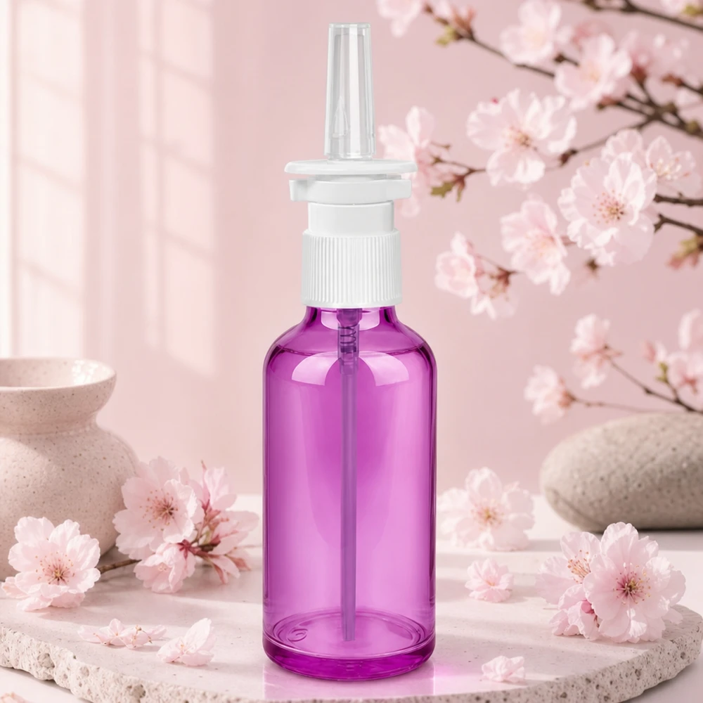 Butelka z rozpylaczem do nosa 50ml biała/przezroczysta standard PurpleLine. UT18/50 Wysokiej jakości butelka z rozpylaczem do nosa o pojemności 50 ml z białą głowicą rozpylającą w atrakcyjnym fioletowym kolorze