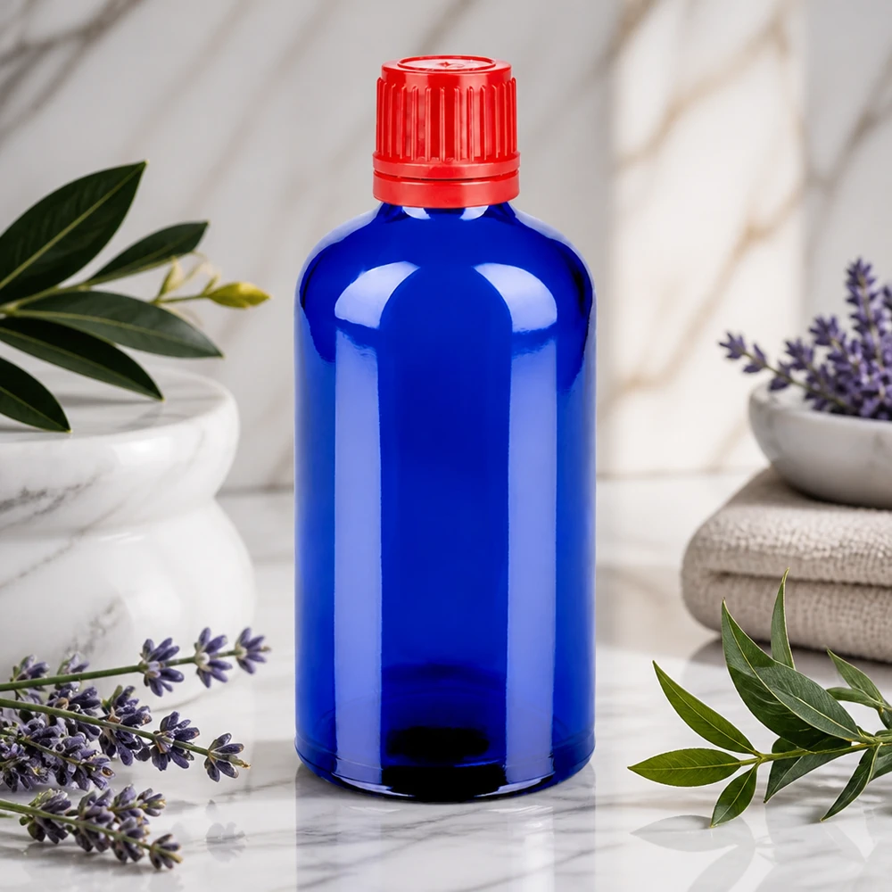 Niebieska szklana butelka 100 ml BlueLine UT18 z zamknięciem umożliwiającym łatwe manipulowanie w celu bezpiecznego przechowywania produktu.