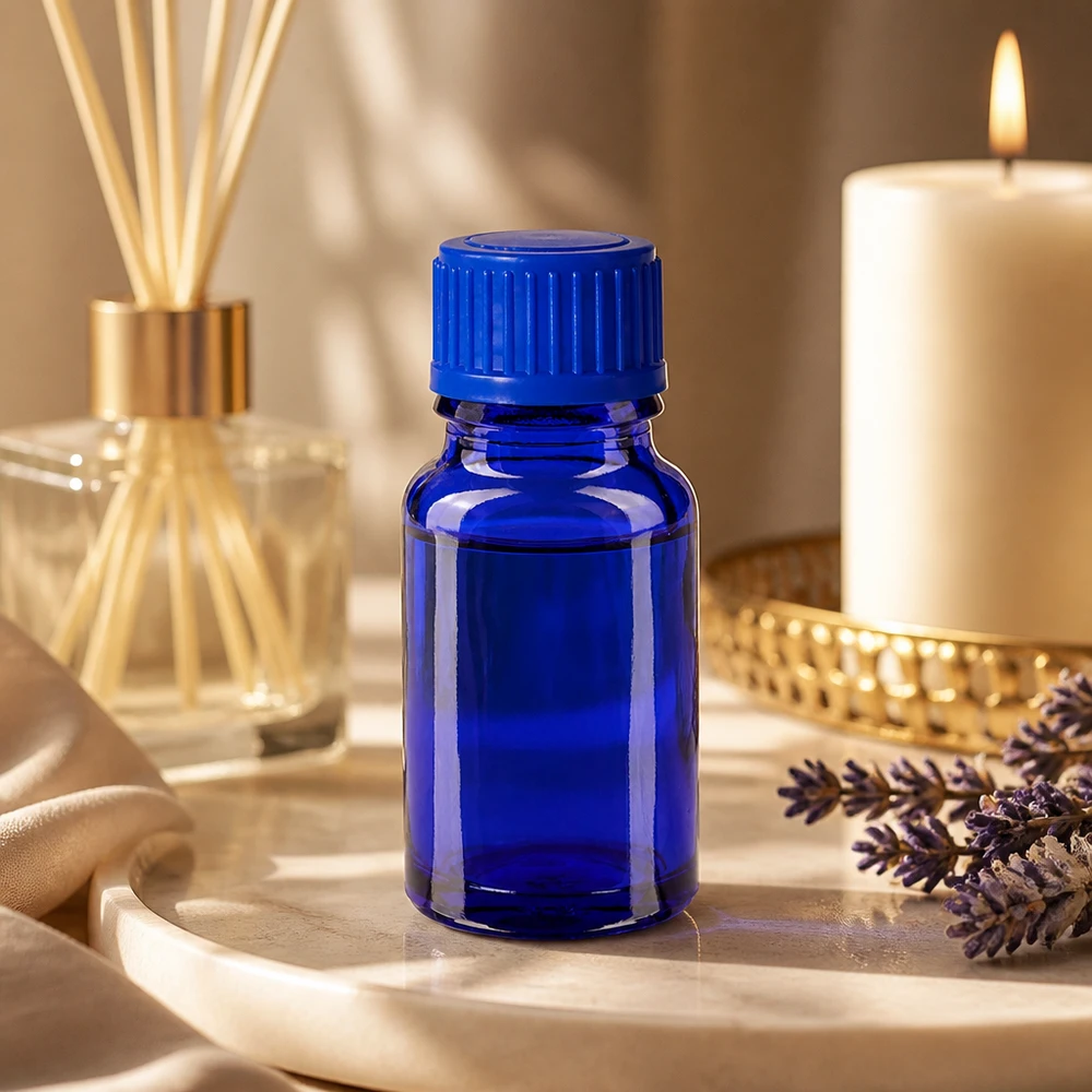 Kompaktowa szklana butelka o pojemności 10 ml w eleganckim niebieskim kolorze do zastosowań aromaterapeutycznych i wellness