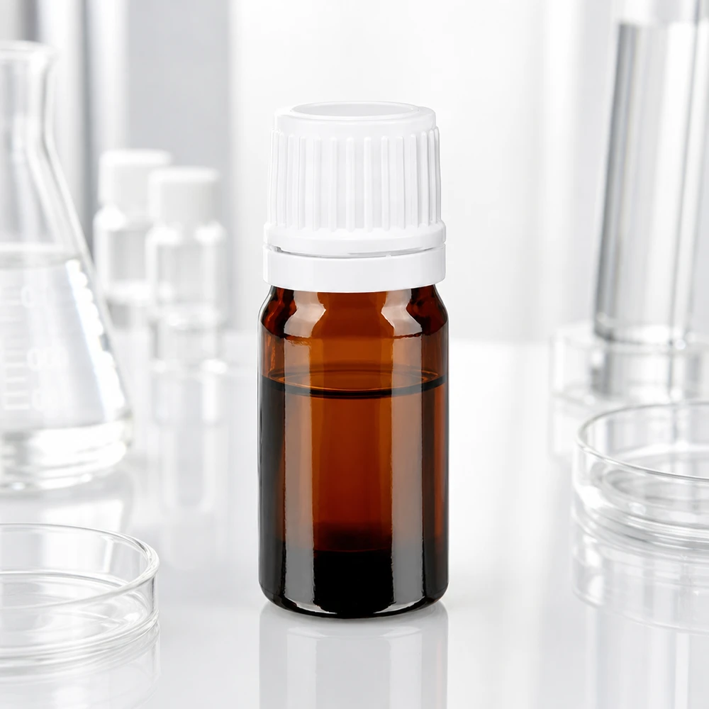 Butelka apteczna o pojemności 5 ml, z brązowego szkła, z białym zamknięciem zabezpieczającym przed manipulacją o średnicy 11 mm, w laboratorium