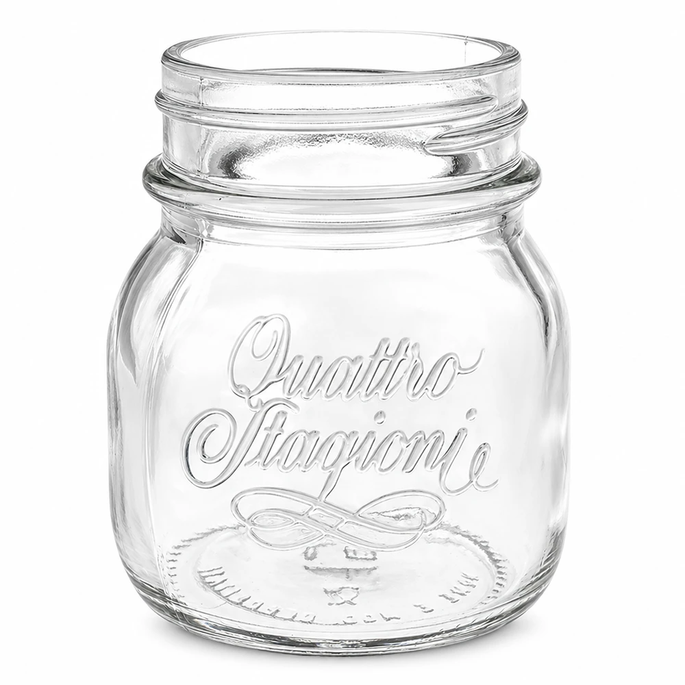 Szklanka domowa "Quattro Stagioni" o pojemności 150 ml Słoik na przetwory Quattro Stagioni o pojemności 150 ml, wykonany z przezroczystego szkła z wytłoczonym napisem i gwintem.