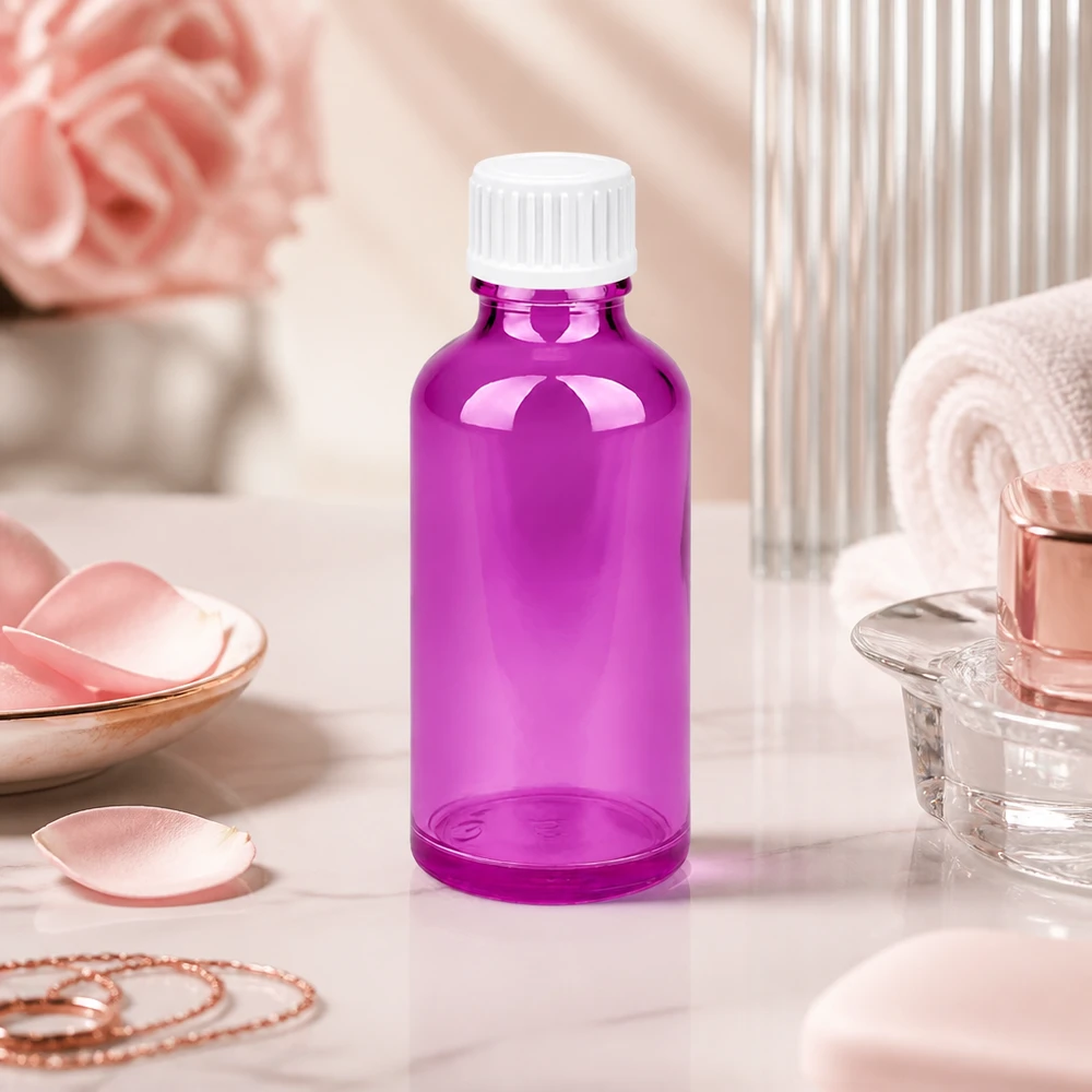 Butelka 50 ml (kuleczka) z pierścieniem nalewowym 3 mm, biała Standard PurpleLine. UT18/50 Wysokiej jakości szklana butelka 50 ml w kolorze przezroczystego fioletu z białą zakrętką na produkty kosmetyczne