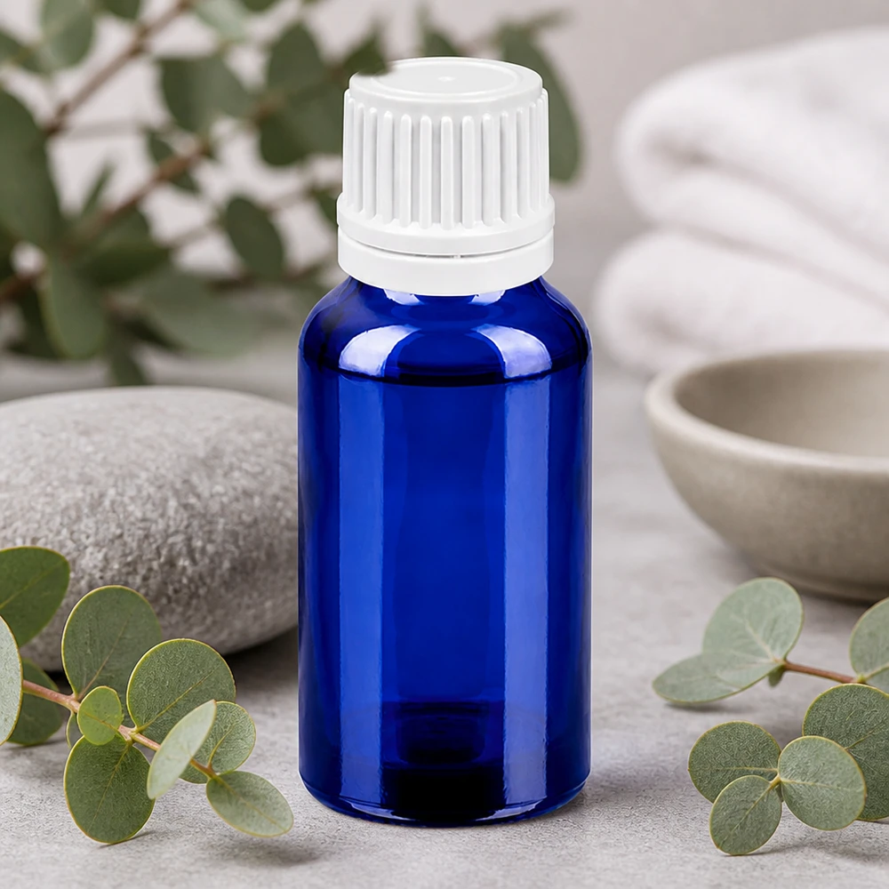 Butelka z kroplomierzem 20 ml 0,7 mm biały OV BlueLine UT18/20 Precyzyjny otwór kroplomierza o średnicy 0,7 mm w szklanej butelce o pojemności 20 ml umożliwia dokładne dozowanie produktów farmaceutycznych.