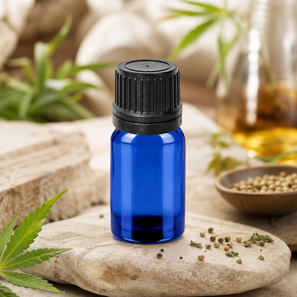 Kompaktowa butelka z zakraplaczem o pojemności 5 ml i otworem 1 mm do minimalnego dozowania olejków i esencji.