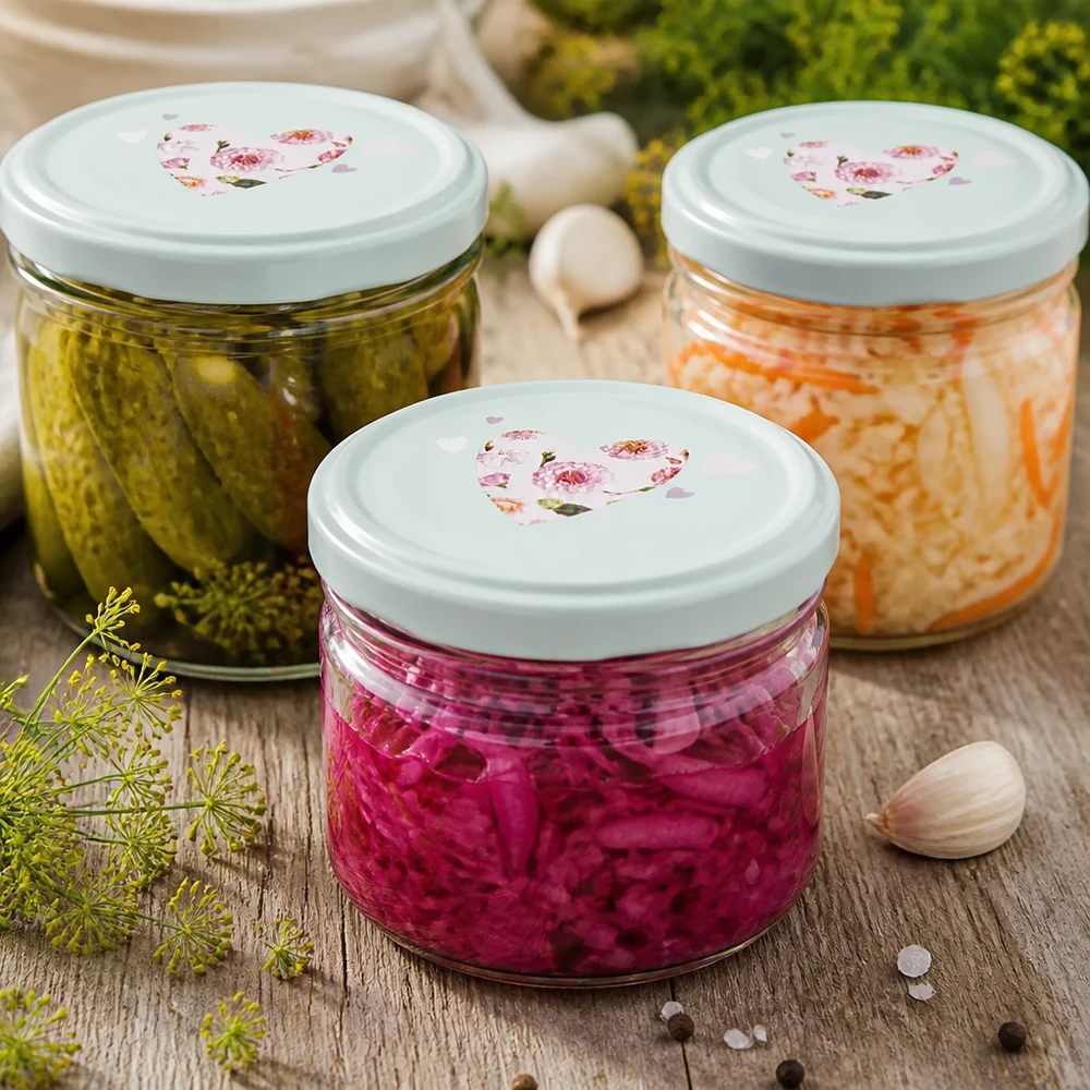 Słoik 225 ml + pokrywka BasicSeal w kształcie serca, miętowa UN.. 225 ml słoik z miętową pokrywką BasicSeal z kiszonymi ogórkami, kiszoną kapustą i marchewką do fermentowanej żywności