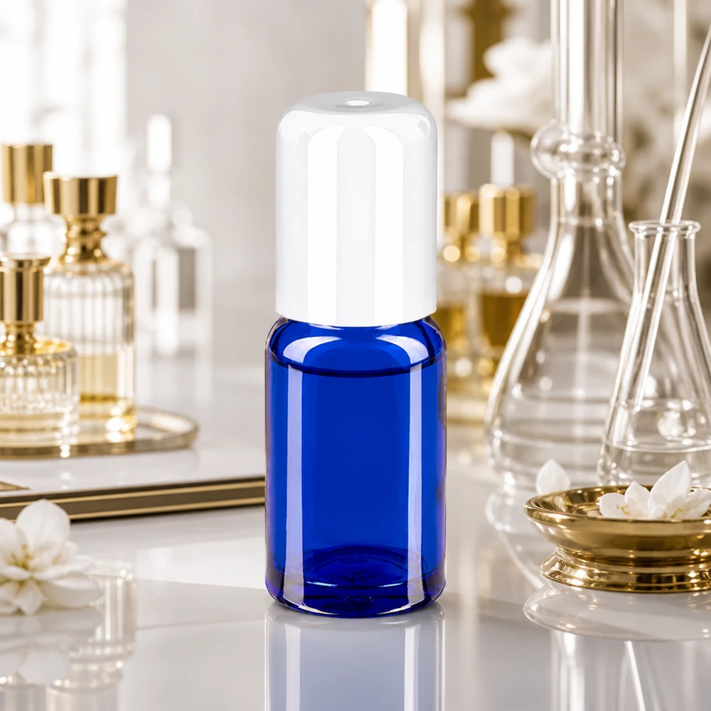 Elegancka niebieska butelka typu roll-on o pojemności 10 ml z białą zakrętką do profesjonalnych produktów kosmetycznych