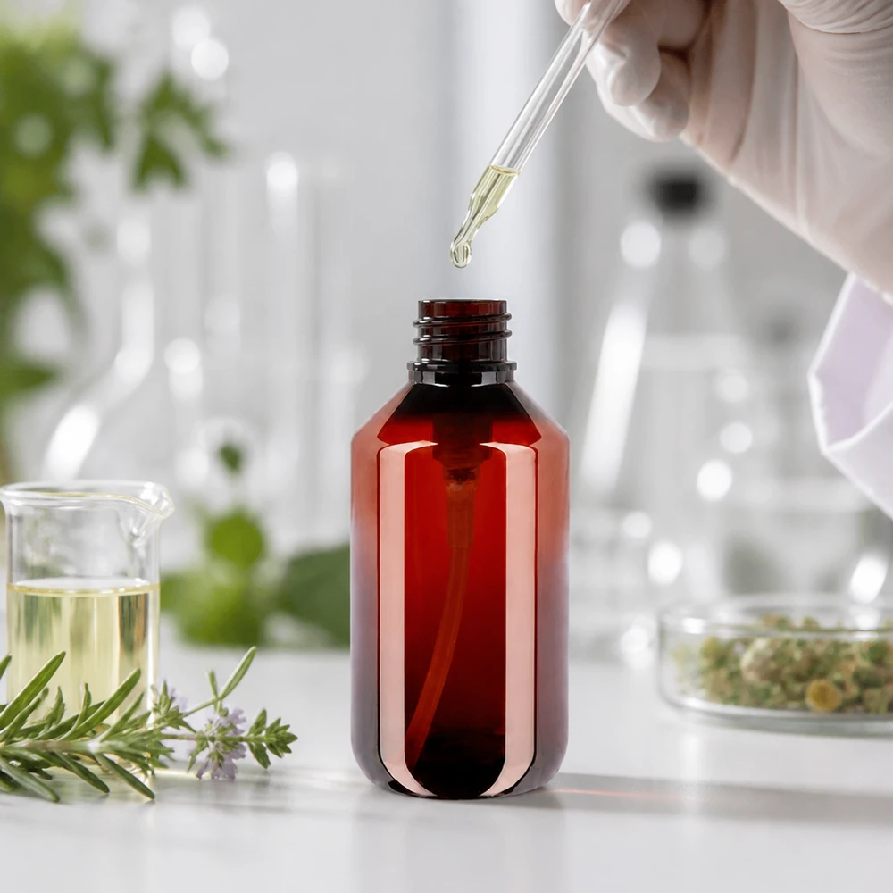 Nachhaltige 200ml PET Dispenserflasche braun mit Pumpe für Hautpflege und Seren