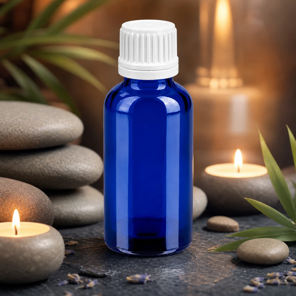Butelka 30 ml 11 mm SV biała OV BlueLine UT18/30 Kompaktowa butelka o pojemności 30 ml wykonana z niebieskiego szkła z białą pokrywką do precyzyjnego dozowania płynów