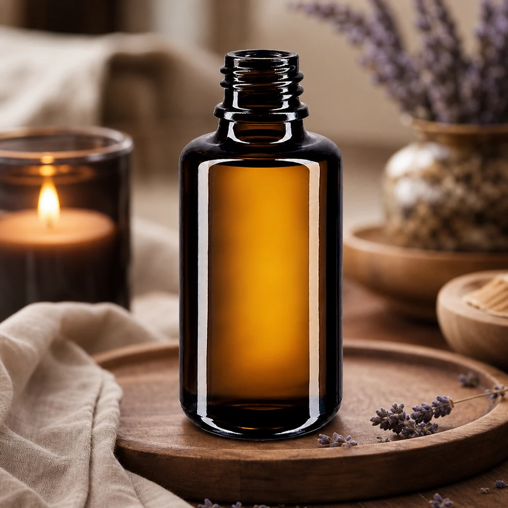 Fioletowa szklana butelka z zakraplaczem Orion 30 ml z praktyczną zakrętką ułatwiającą aplikację