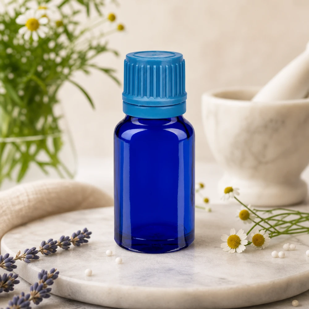 Butelka 10 ml 11 mm SV niebieski OV BlueLine UT18/10 Butelka smakowa o pojemności 10 ml wykonana z niebieskiego szkła chroniącego przed promieniowaniem UV z zakrętką zabezpieczoną przed otwarciem przez dzieci.
