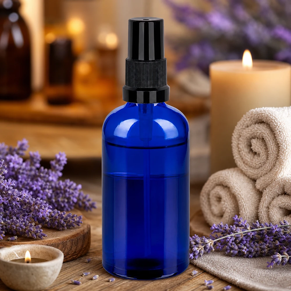 100 ml butelka ze spryskiwaczem czarna STD BlueLine UT18/100 Wysokiej jakości butelka z rozpylaczem o pojemności 100 ml wykonana z niebieskiego szkła - STD BlueLine UT18/100 do aromaterapii