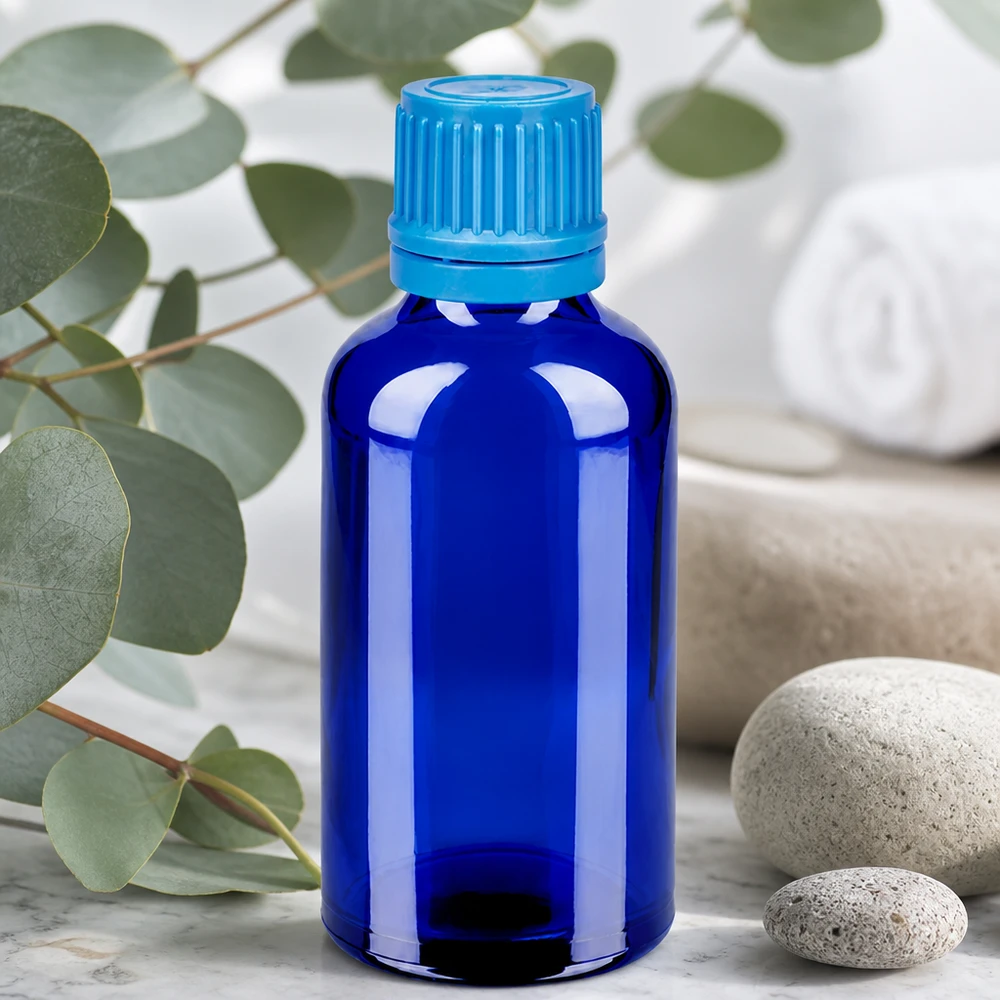 Butelka 50 ml 11 mm SV niebieski OV BlueLine UT18/50 Kompaktowa butelka z zakraplaczem o pojemności 50 ml wykonana z niebieskiego szkła z zakrętką zabezpieczającą przed dziećmi do zastosowań laboratoryjnych