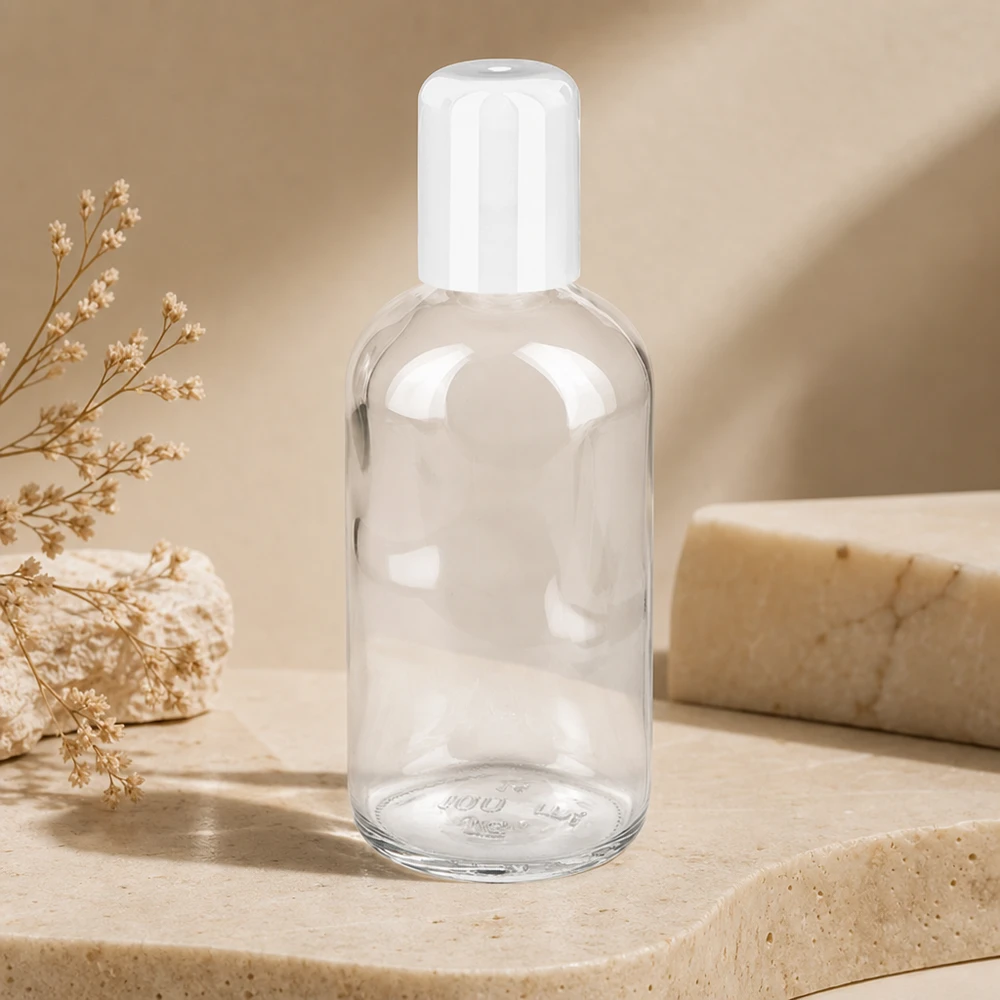 Pusta butelka z kulką ClearLine o pojemności 100 ml z białym zamknięciem typu flip-top na tle kamienia naturalnego