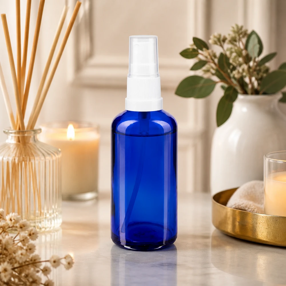 50 ml niebieska szklana butelka aptekarska z atomizerem i przezroczystą głowicą w stylu spa