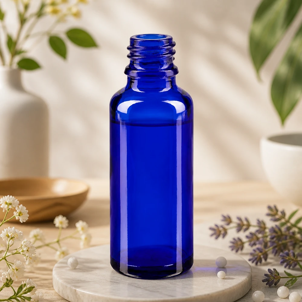 Butelka z zakraplaczem 30 ml DIN 18 NIEBIESKIE SZKŁO 30 ml niebieska buteleczka apteczna ApoGlas z wąską szyjką z zakrętką, umożliwiająca precyzyjne dozowanie kroplami