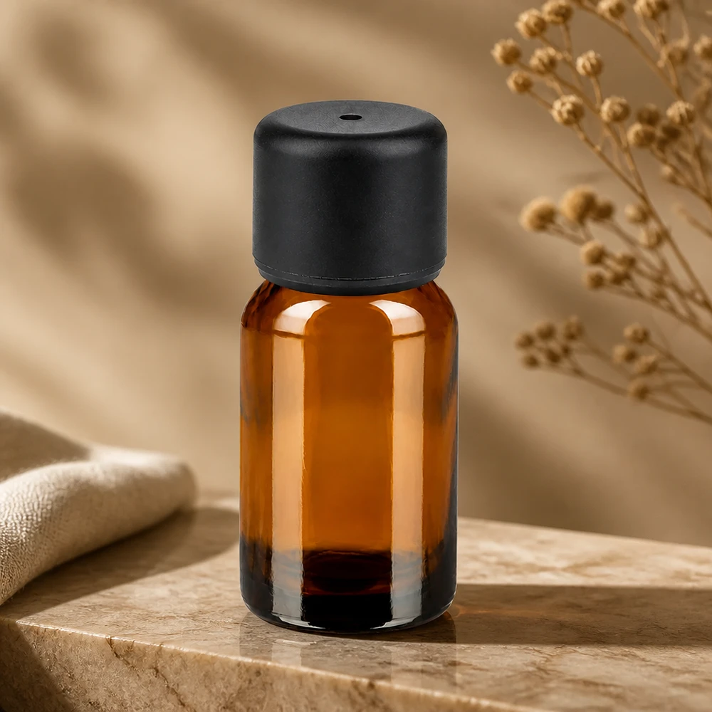 Butelka 10 ml 6 mm SV czarna STD BrownLine UT18/10 Butelka z bursztynowego szkła o pojemności 10 ml z odporną na kapanie czarną zakrętką do precyzyjnego dozowania.