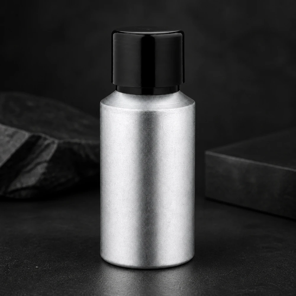 Butelka z barwionego aluminium o pojemności 30 ml z zakrętką Wysokiej jakości aluminiowa butelka o pojemności 30 ml z wytrawioną metalową powierzchnią i bezpieczną zakrętką