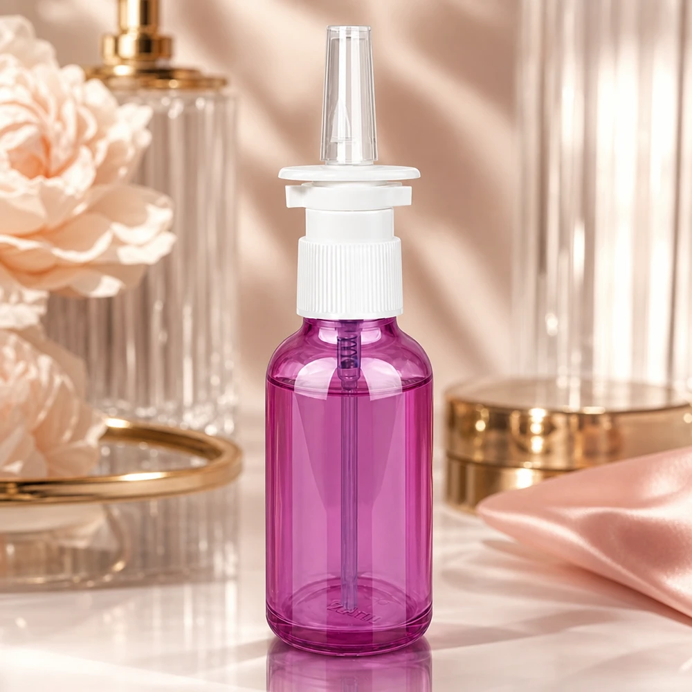 Butelka z rozpylaczem do nosa 30ml biała/przezroczysta standard PurpleLine. UT18/30 Wysokiej jakości butelka z rozpylaczem do nosa 30 ml z gwintem UT18 w kolorze fioletowym do preparatów farmaceutycznych