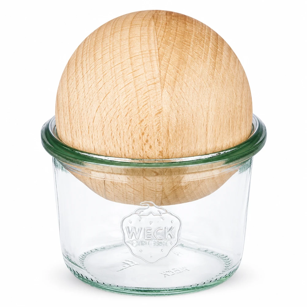 Kubki WECK 80ml RR60 z pokrywką z drewna bukowego na białym tle